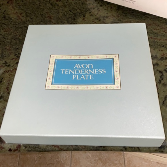 Avon Tenderness Commemorative Plate 1974 - Picture 13 of 14